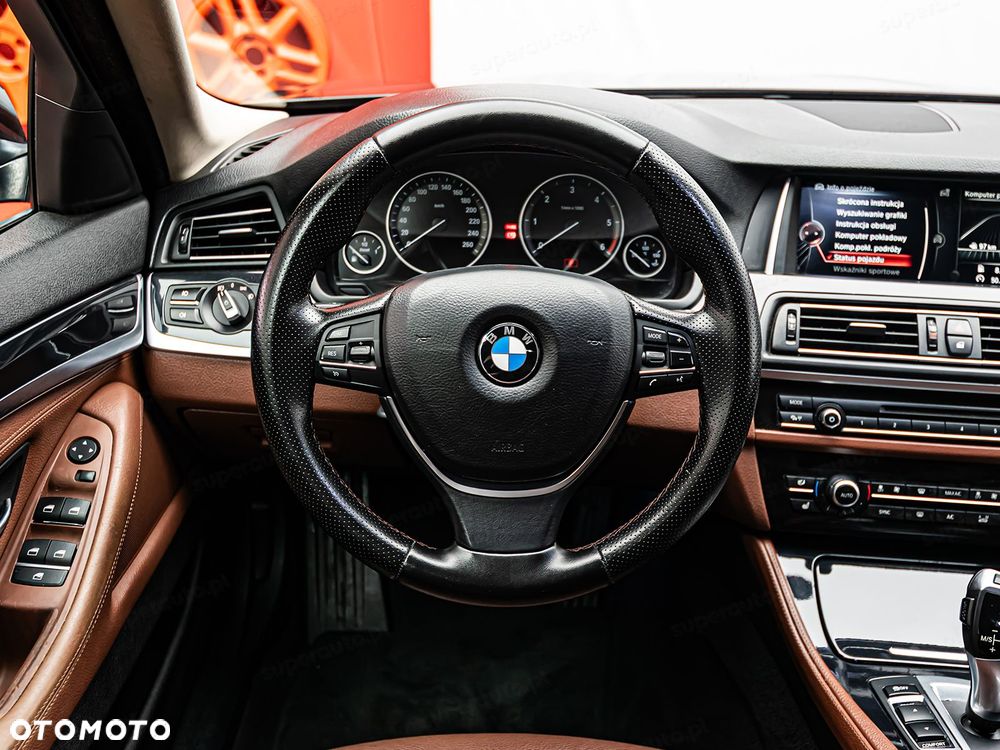 BMW Seria 5 520d xDrive - 13