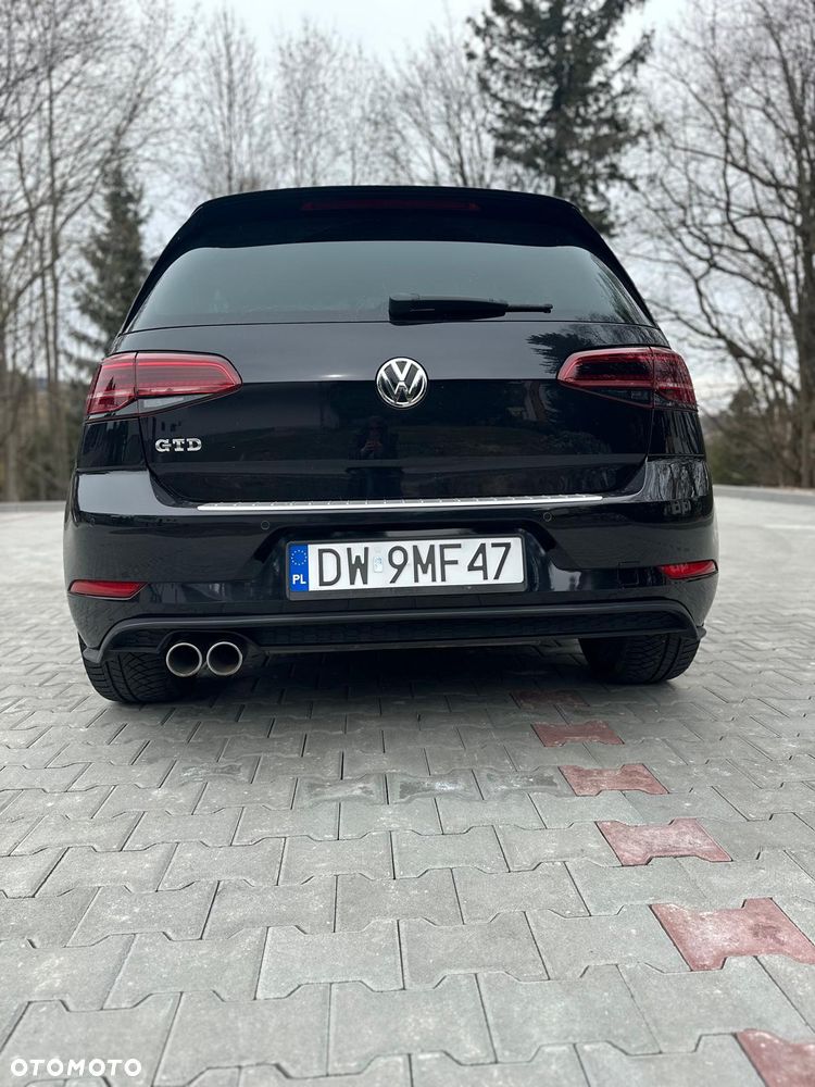 Volkswagen Golf - 6