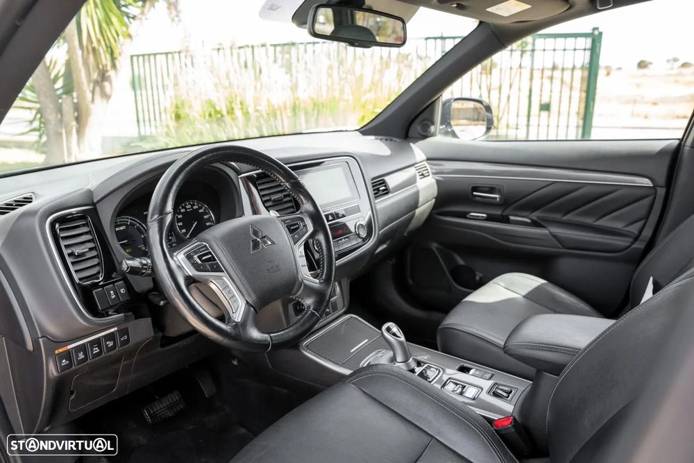 Mitsubishi Outlander 2.4 Instyle - 24