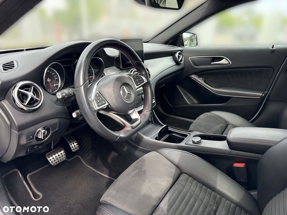 Mercedes-Benz GLA - 14