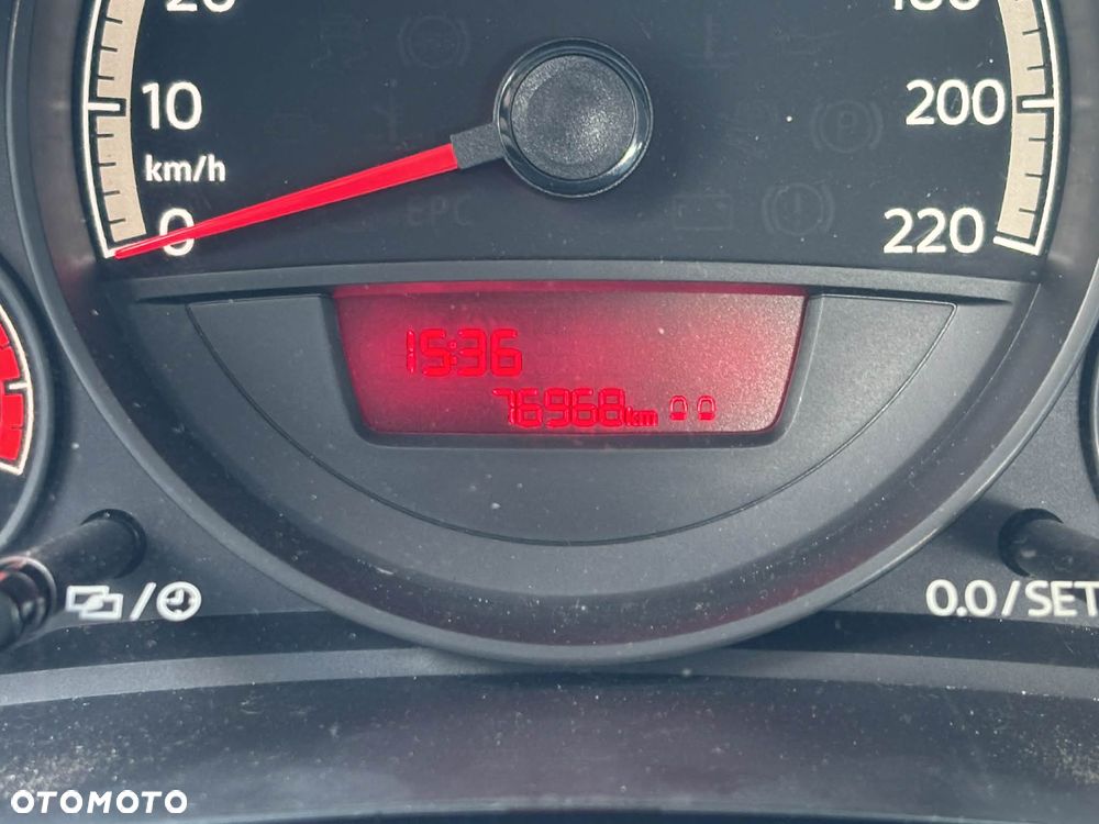 Volkswagen up! (BlueMotion Technology) move - 6