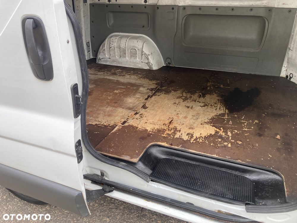 Renault Trafic - 15