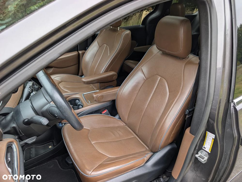 Chrysler Pacifica - 24
