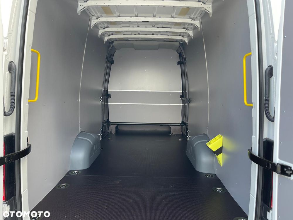 Volkswagen Crafter - 12