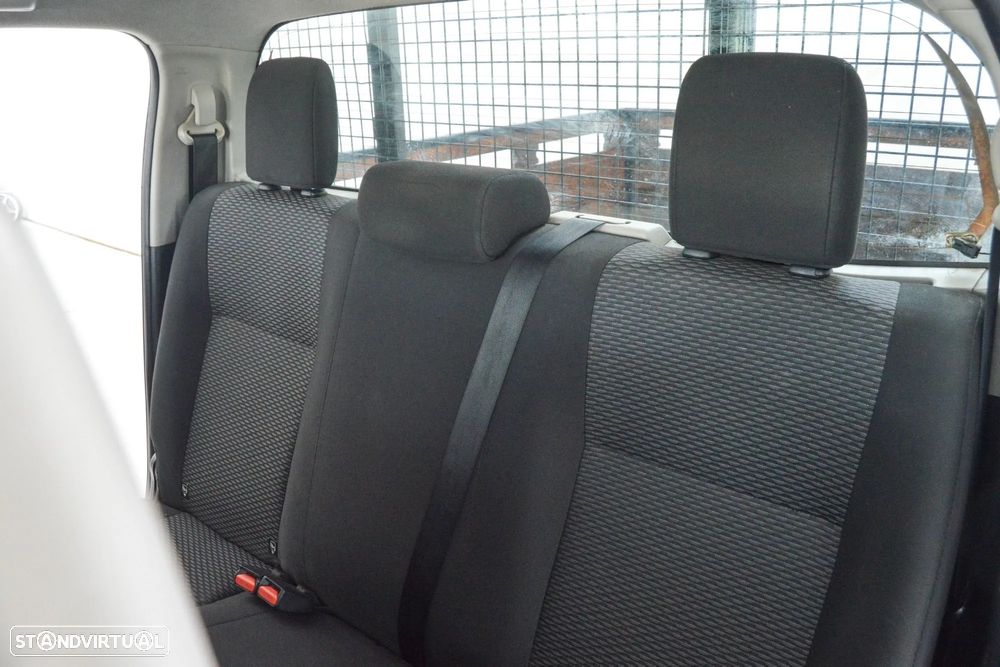 Toyota Hilux 2.4 D-4D 4WD CD CM - 12