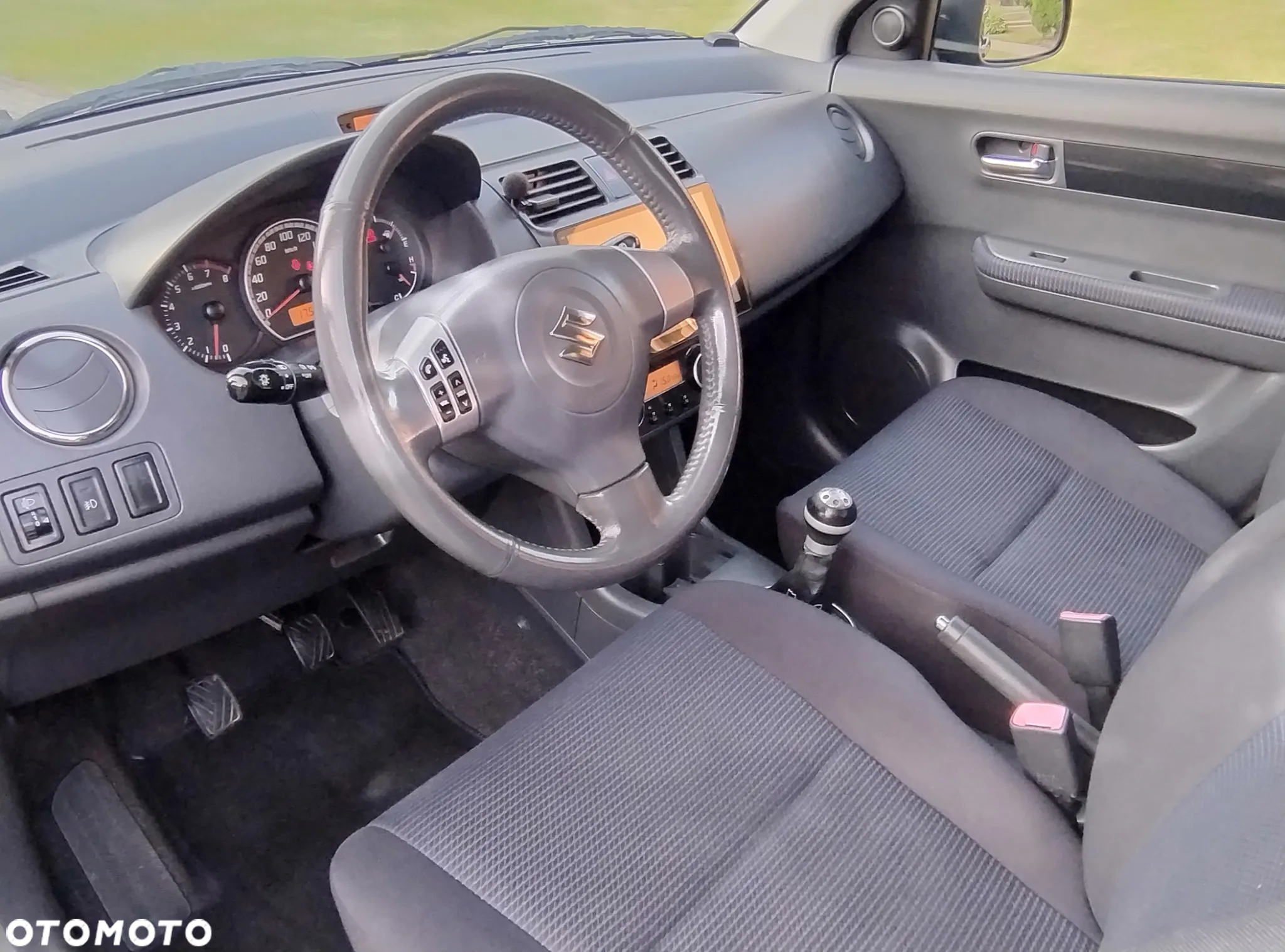 Suzuki Swift 1.3 Black and White - 20