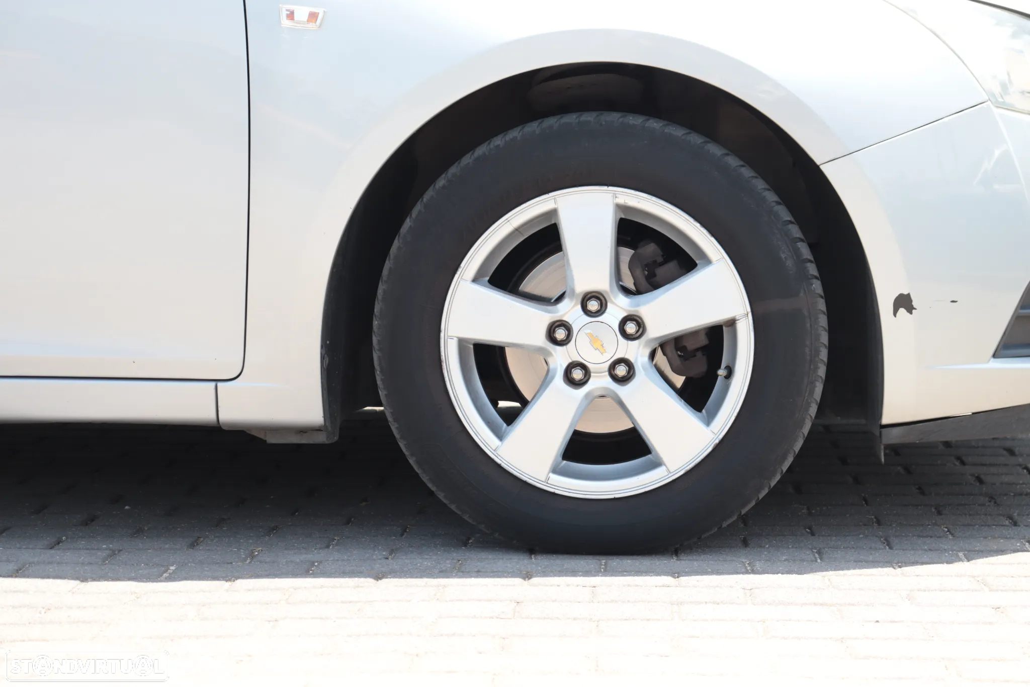 Chevrolet Cruze 1.6 LS - 6