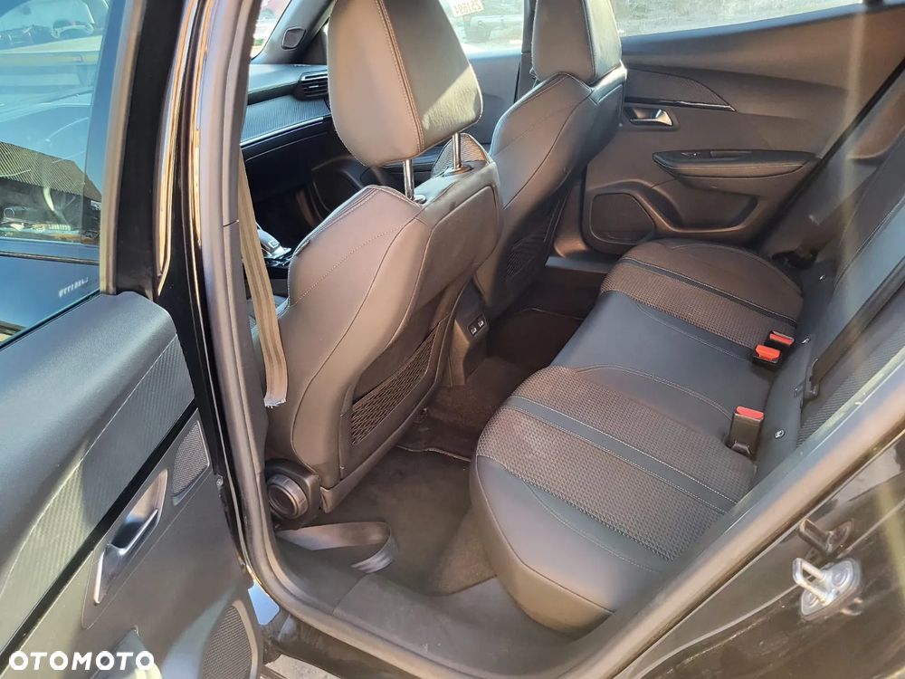 Peugeot 2008 PureTech 130 EAT8 GT - 18