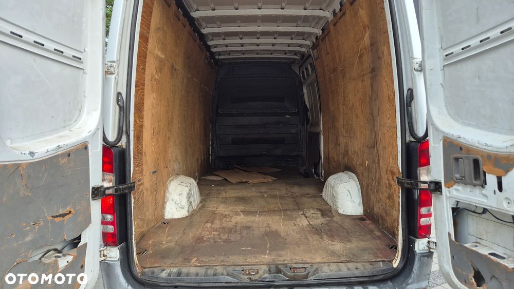 Mercedes-Benz Sprinter - 12