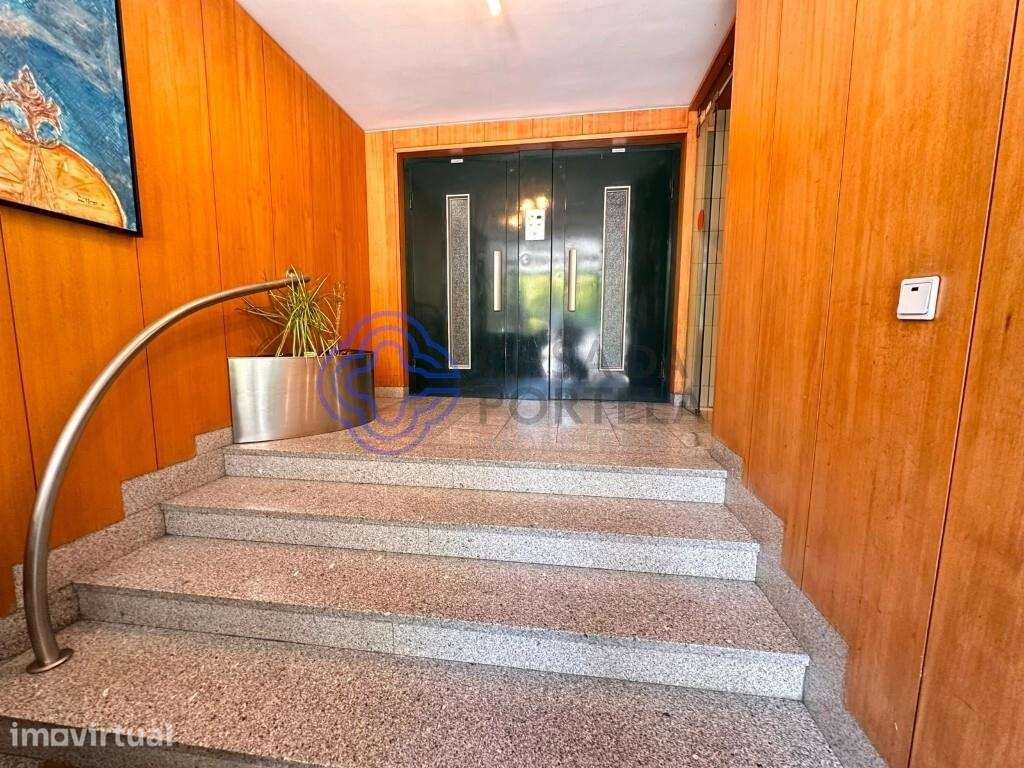 T2 com Varanda, Garagem e Ar Condicionado | Campo Alegre - Grande imagem: 4/10
