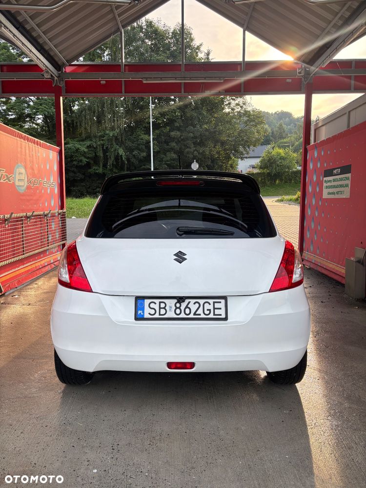Suzuki Swift 2012 photo 3
