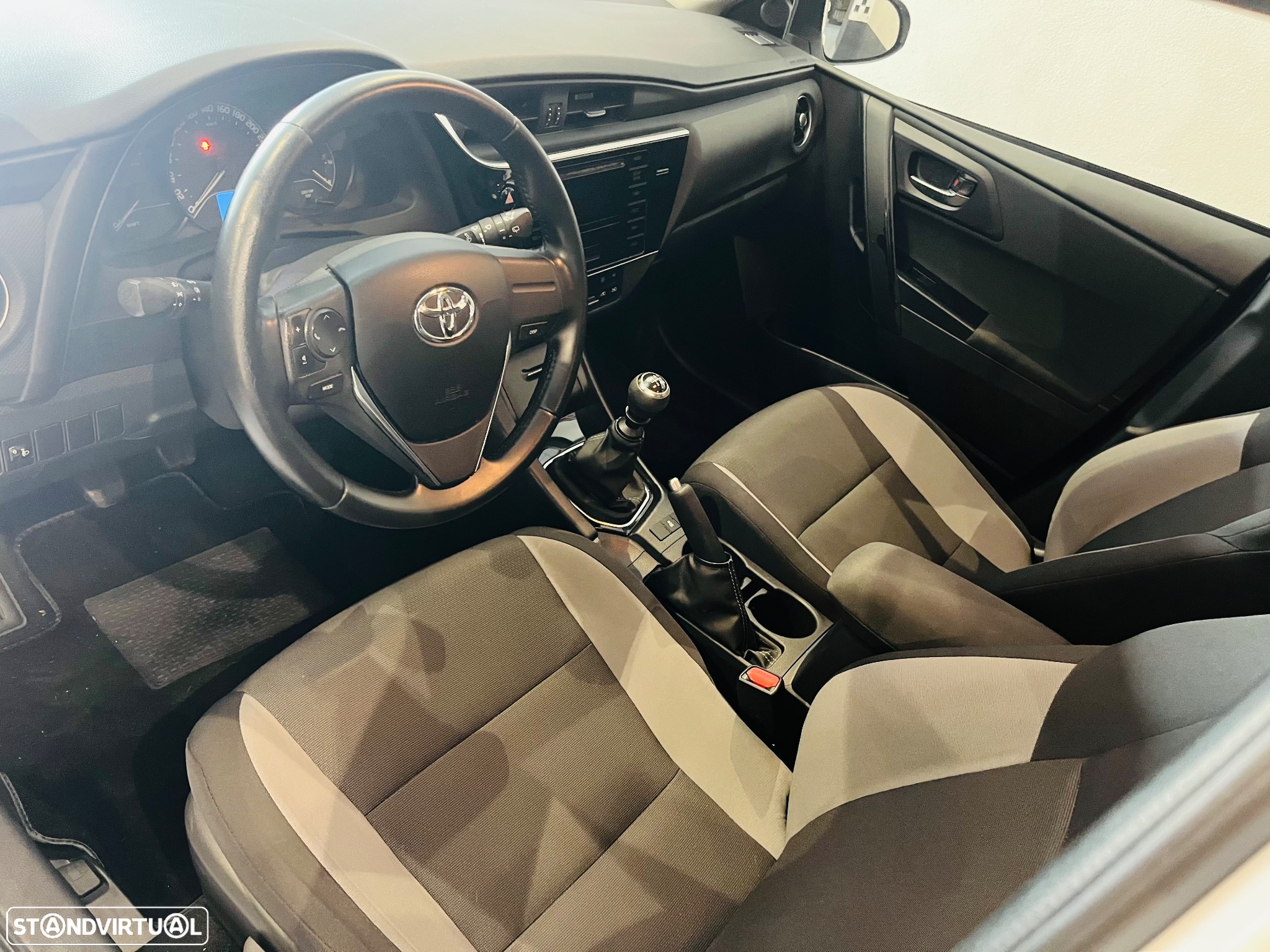 Toyota AURIS BIZZ D4D 90CV C/AC - 32