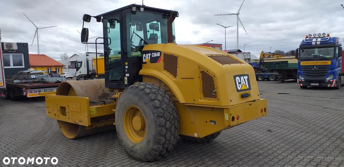 Caterpillar Walec wibracyjny CATERPILLAR CS 64 B - 7