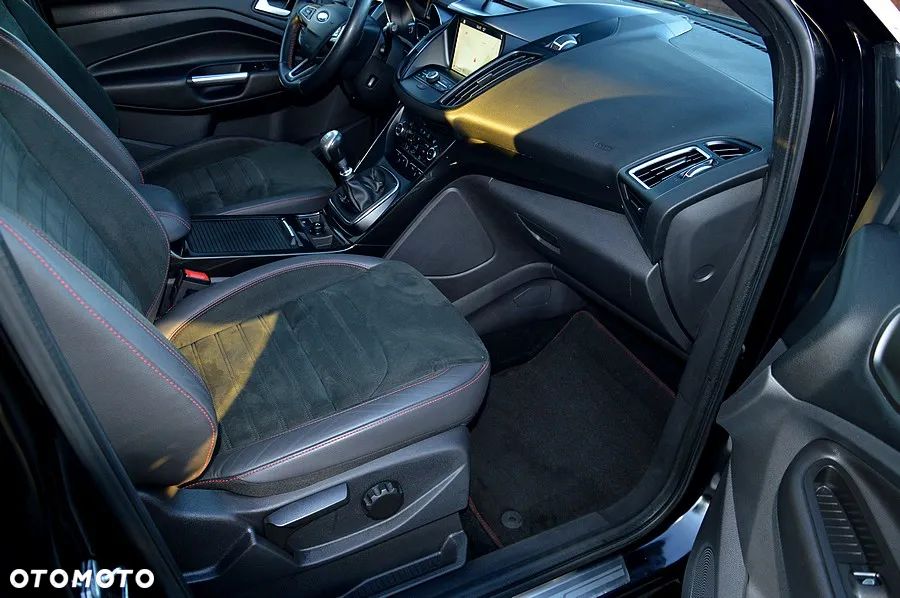 Ford Kuga 1.5 EcoBoost 2x4 ST-Line - 22