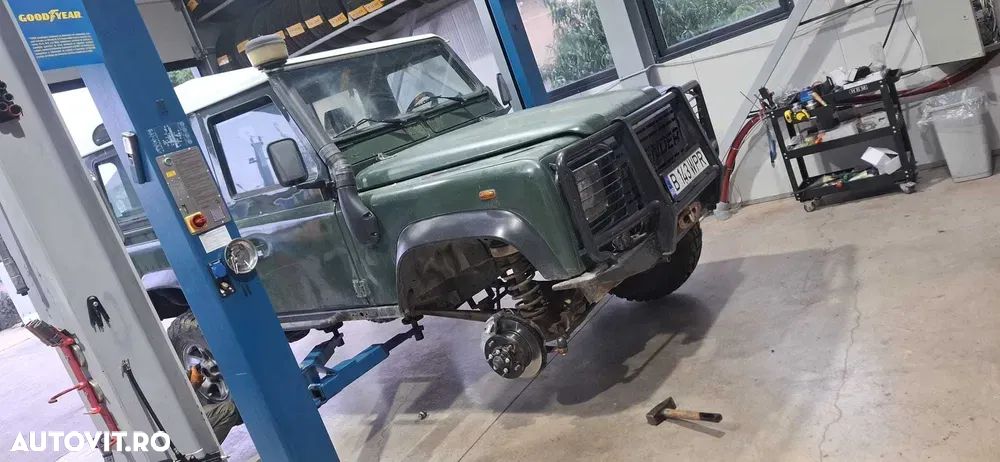 Land Rover Defender 90 Hard Top - 5