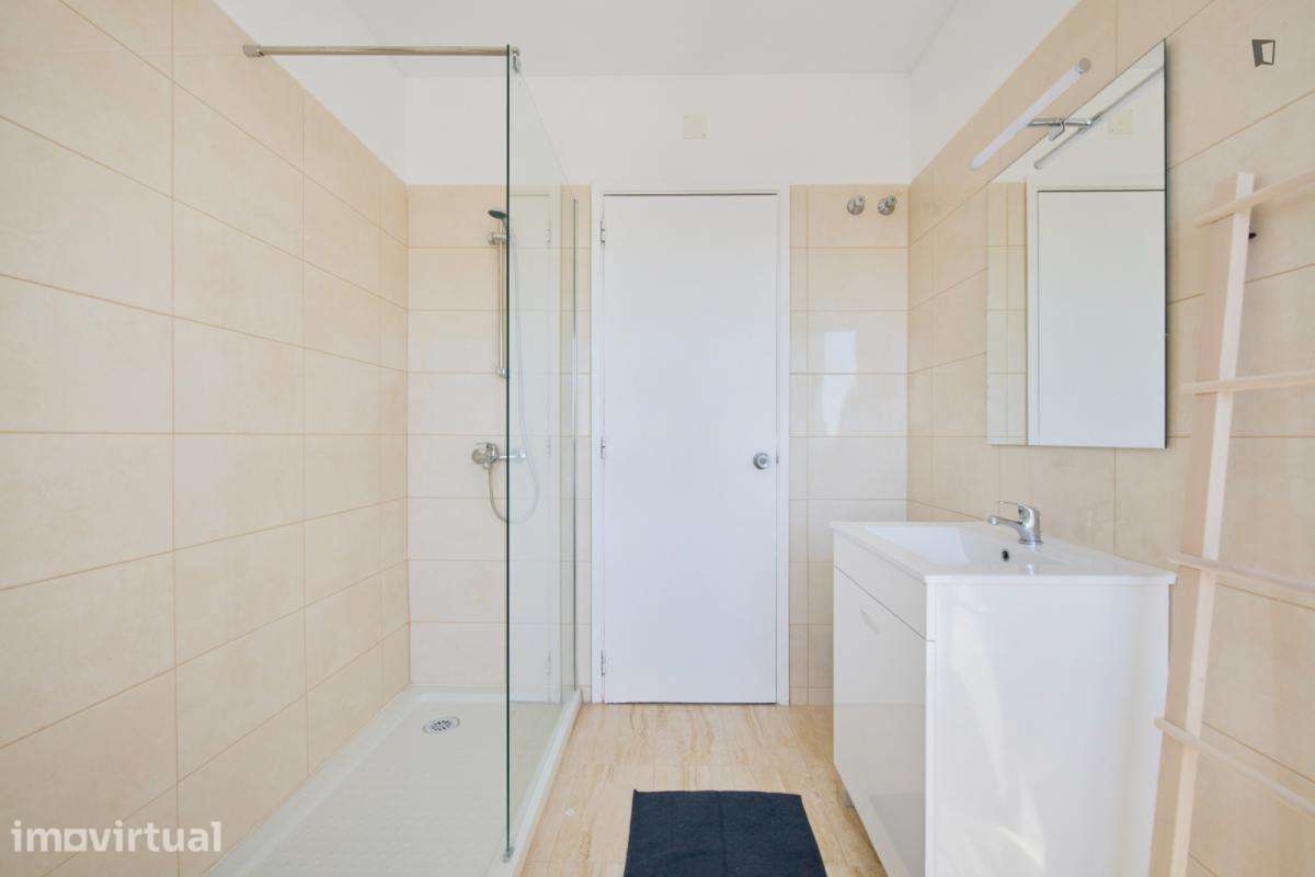Quarto - localizado em Picoas Lisbon - Grande imagem: 4/60