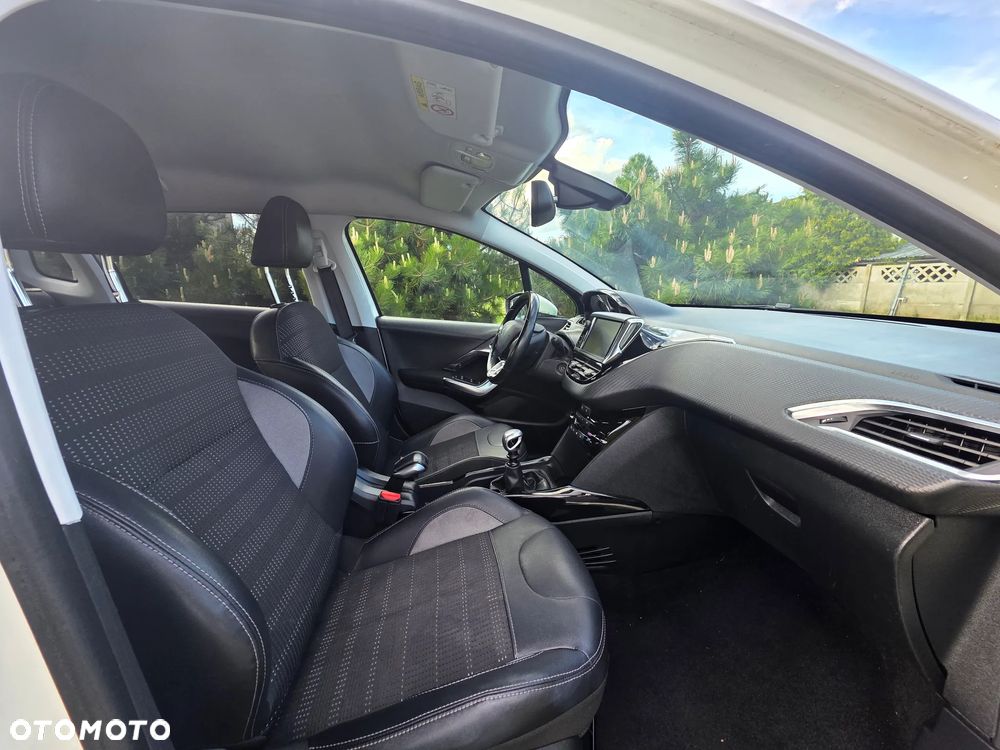 Peugeot 2008 PureTech 130 Allure - 13
