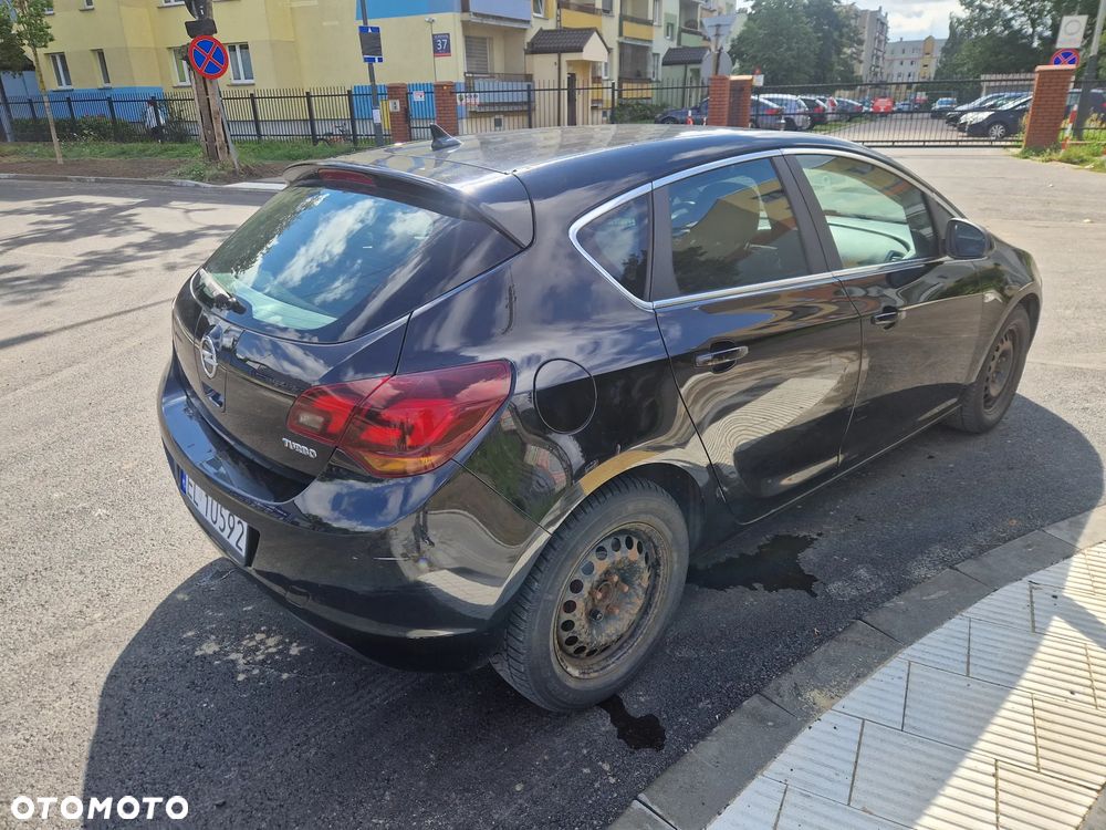 Opel Astra 1.6 T Cosmo - 3