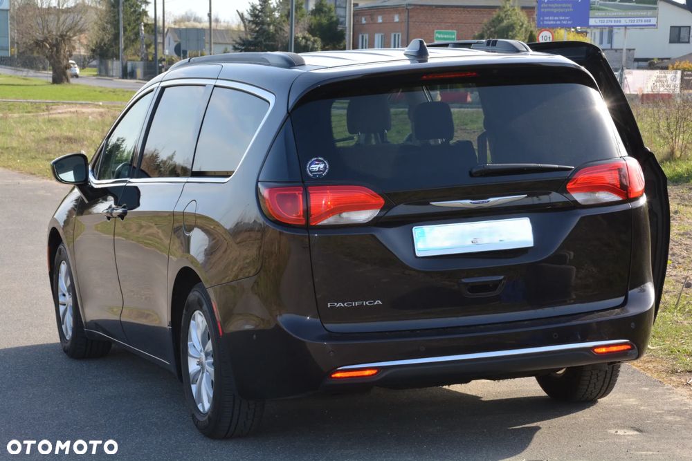 Chrysler Pacifica - 4