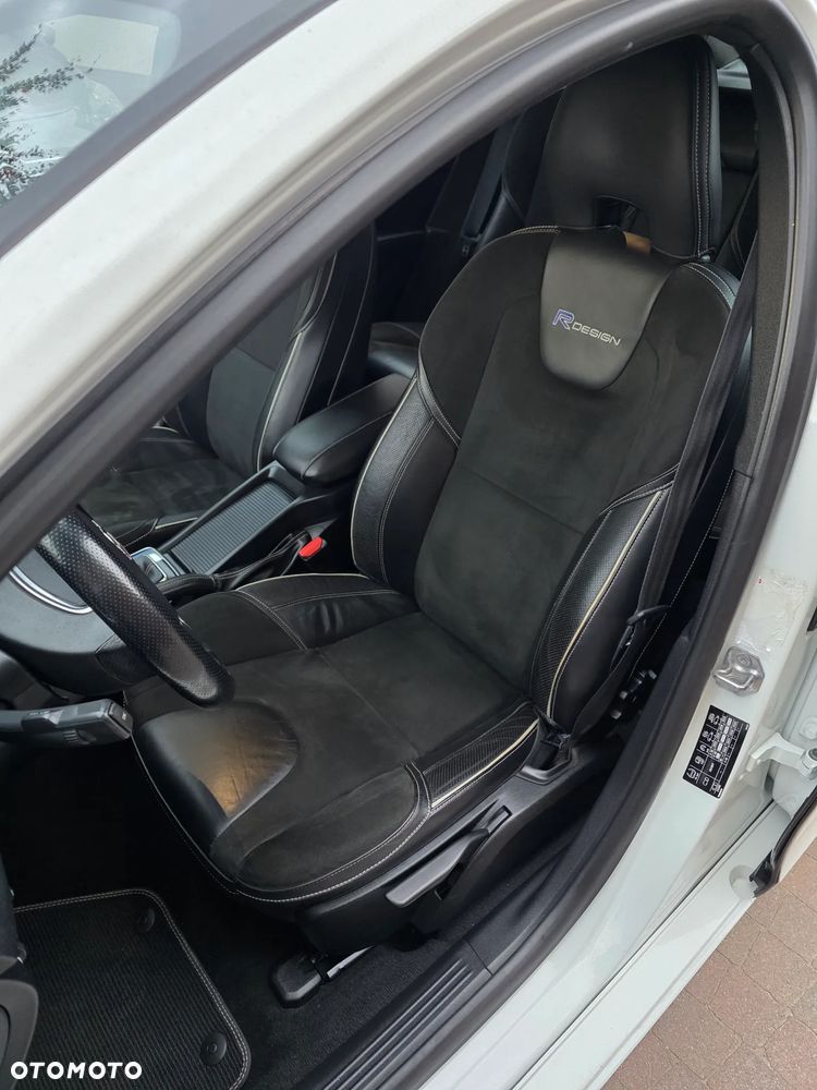 Volvo V40 D2 R Design - 17