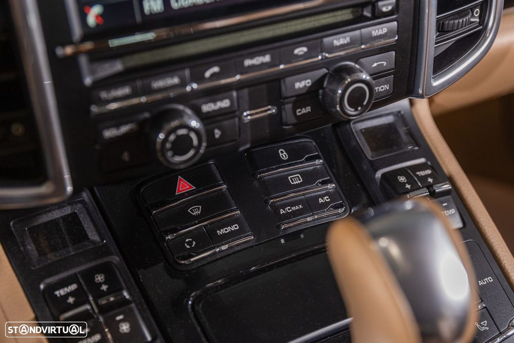 Porsche Cayenne - 16