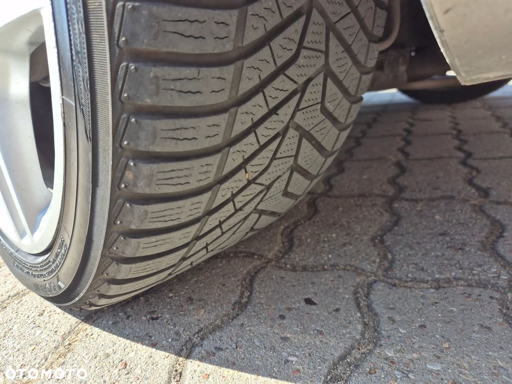 Mercedes-Benz Klasa E 220 CDI DPF BlueEFFICIENCY 7G-TRONIC - 26