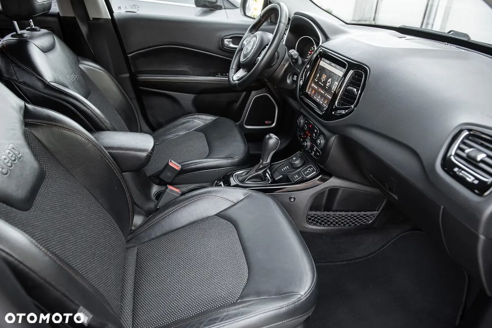Jeep Compass - 32