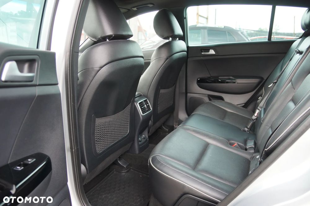Kia Sportage 2,0 CRDI AWD GT Line - 32