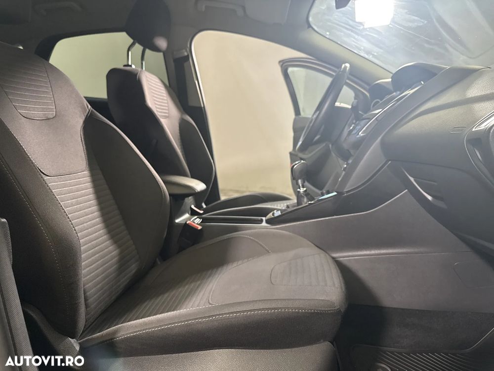 Ford Focus - 23