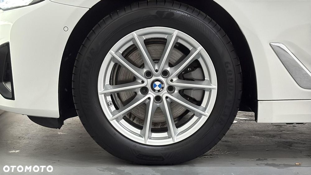BMW Seria 5 520d xDrive - 22
