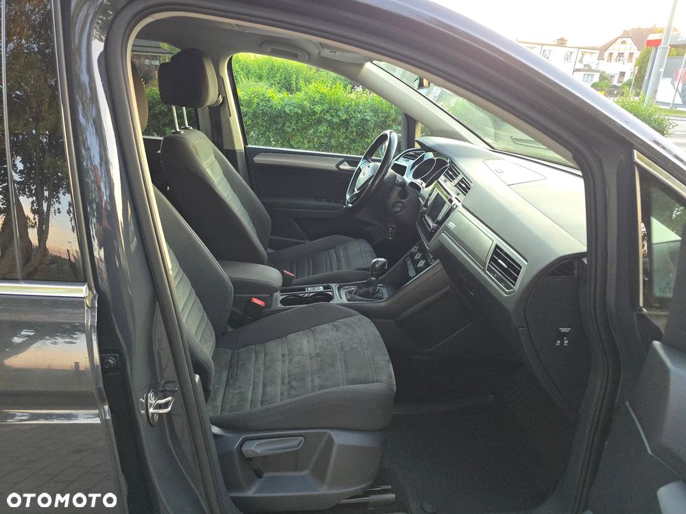Volkswagen Touran - 11