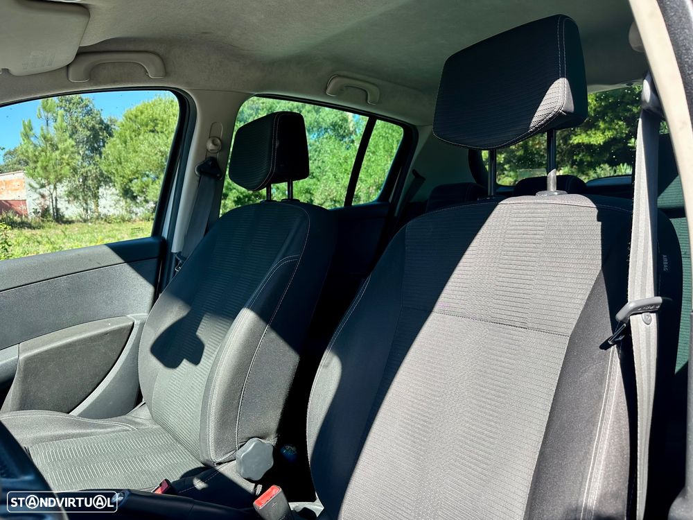 Renault Clio 1.2 16V Confort - 4