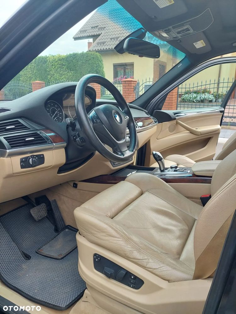 BMW X5 4.8i xDrive - 8