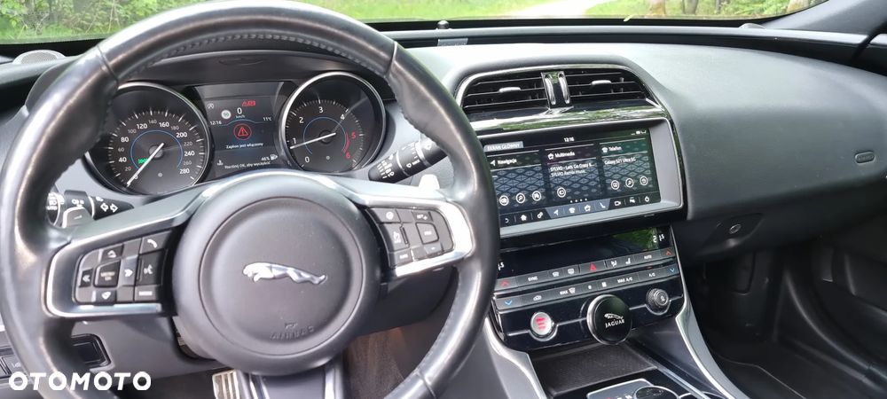Jaguar XE 20d R-Sport - 12