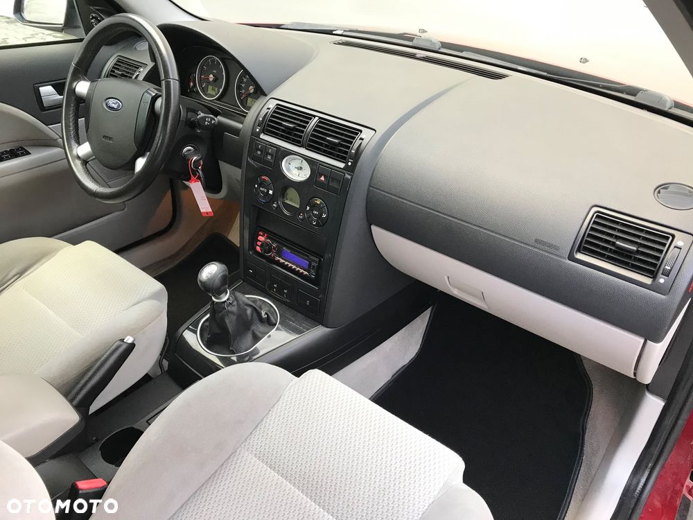 Ford Mondeo 1.8 Ghia - 28