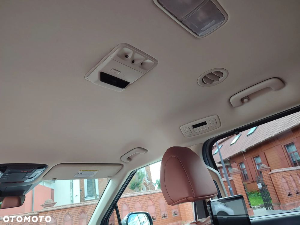Kia Carnival - 16