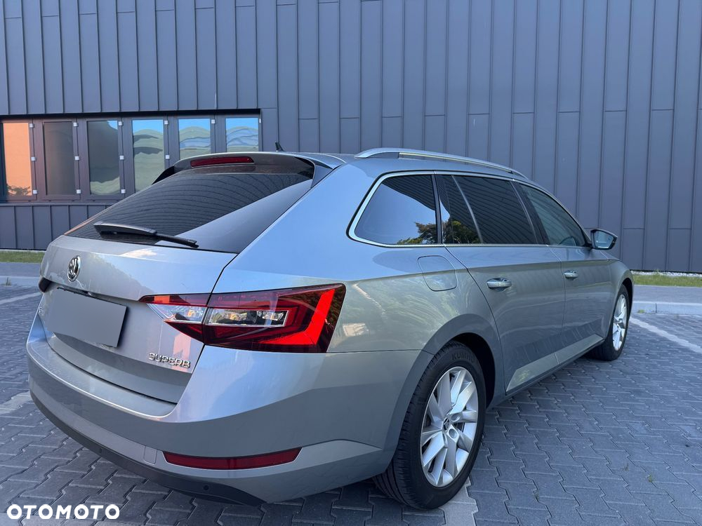 Skoda Superb 2.0 TDI DSG Premium Edition - 9