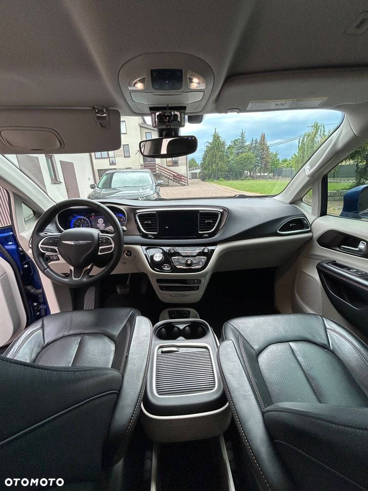 Chrysler Pacifica - 11