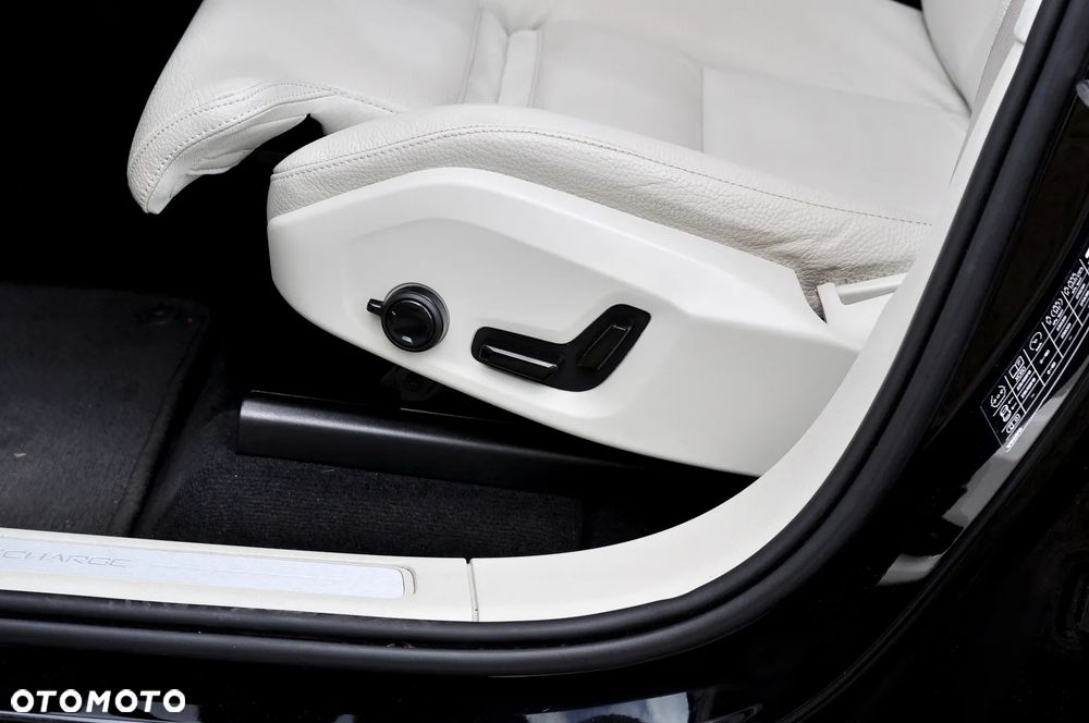 Volvo XC 60 T6 AWD Plug-In Hybrid Inscription - 19
