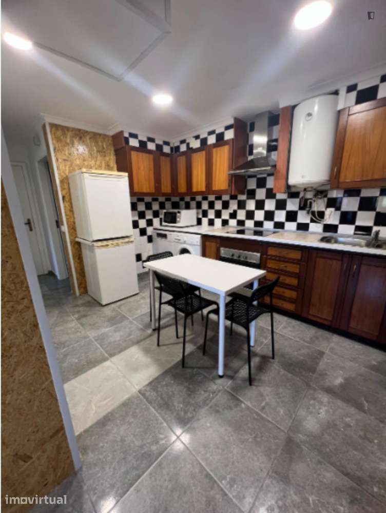 Quarto - localizado em Caldas da rainha - Grande imagem: 2/5