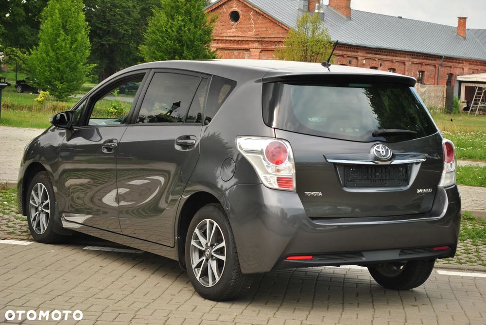 Toyota Verso 1.6 Premium 7os - 9