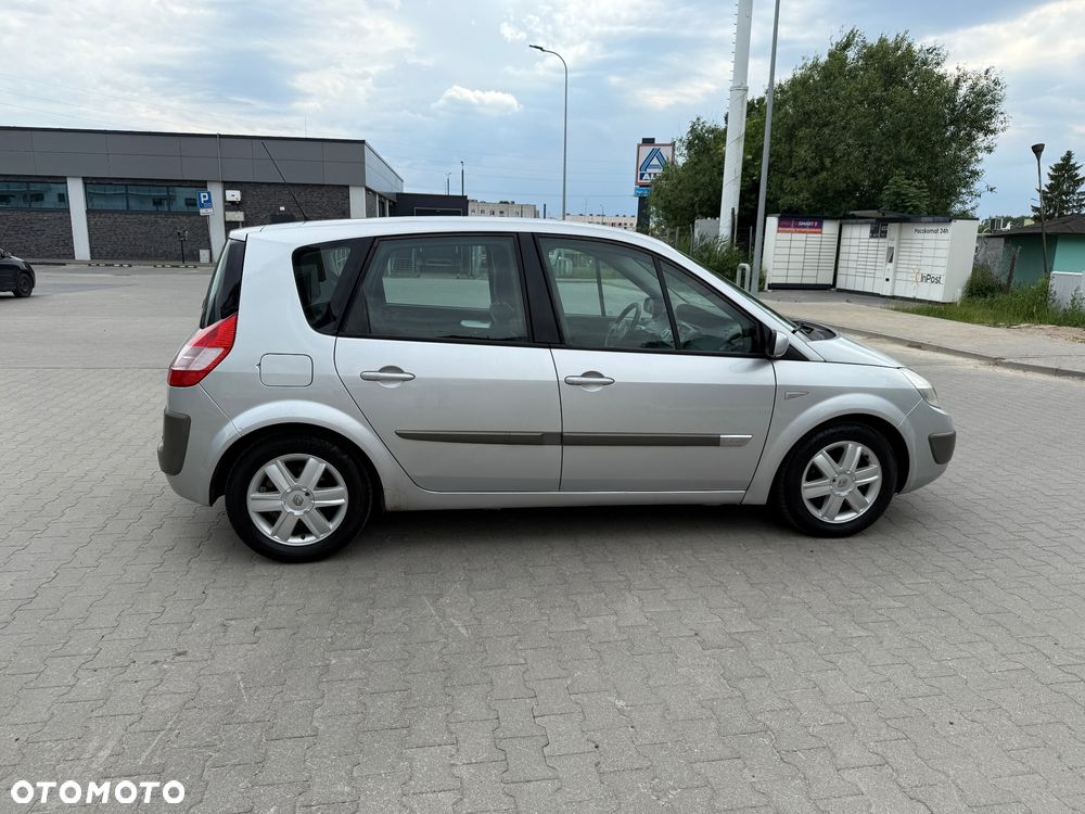 Renault Scenic 1.6 16V Confort Dynamique - 9