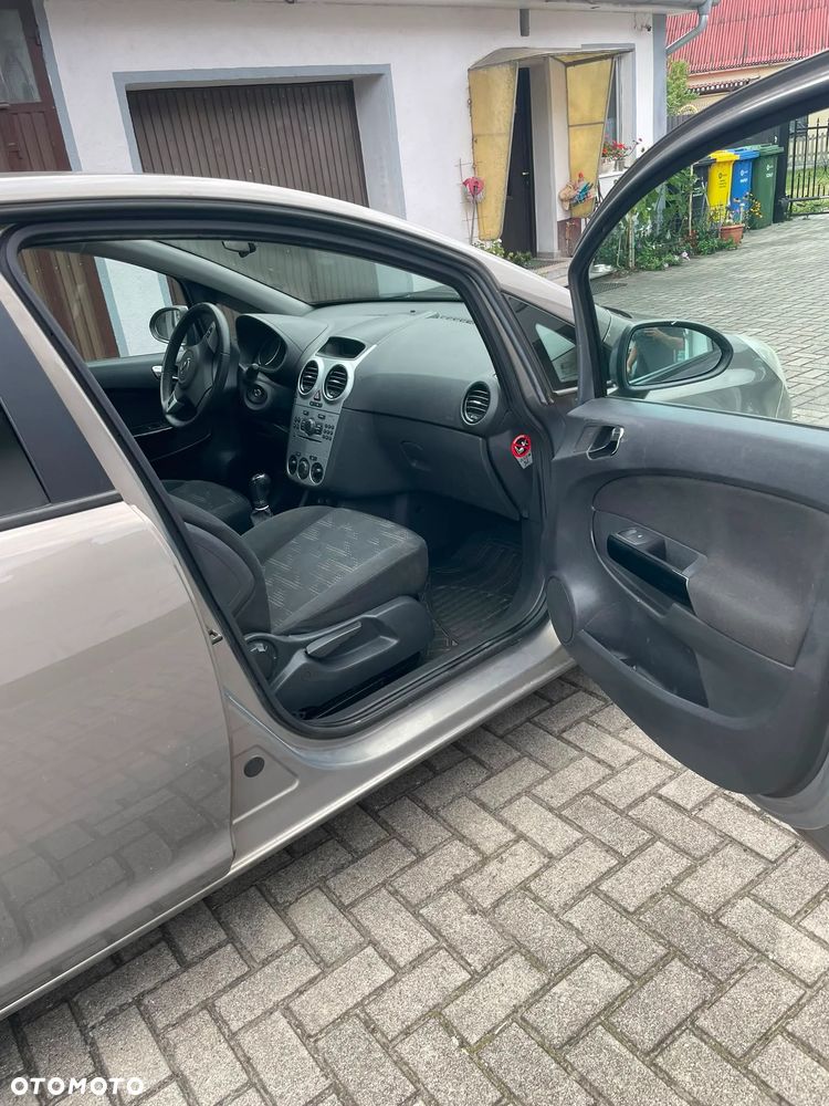 Opel Corsa 1.4 16V Cosmo - 10