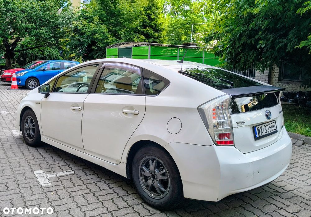 Toyota Prius 1.8 HSD Active - 8