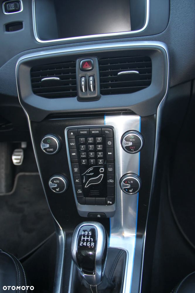 Volvo V40 D2 Drive-E R-Design Momentum - 16