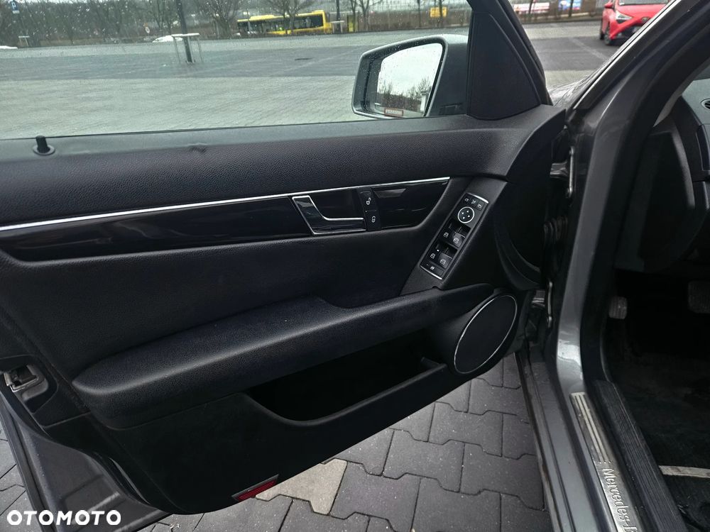 Mercedes-Benz Klasa C 220 CDI DPF Automatik BlueEFFICIENCY Avantgarde - 10