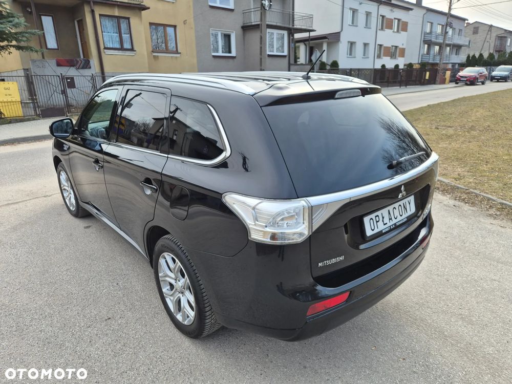Mitsubishi Outlander - 2