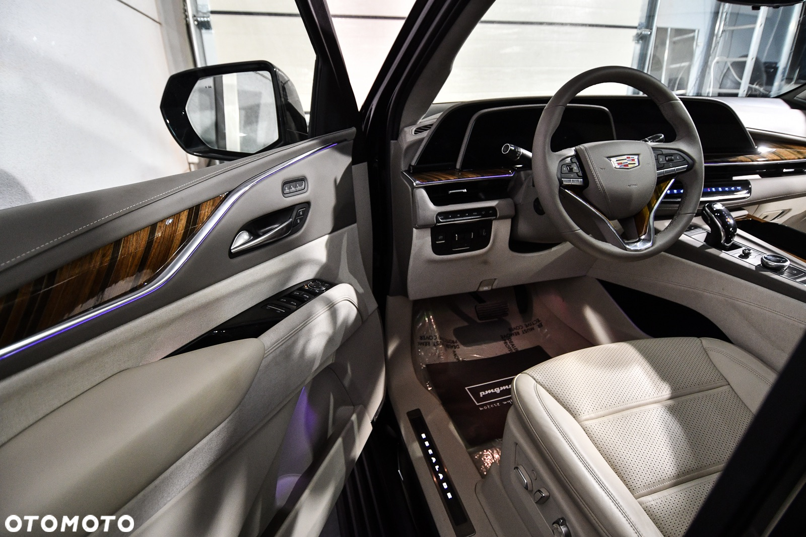 Cadillac Escalade - 15