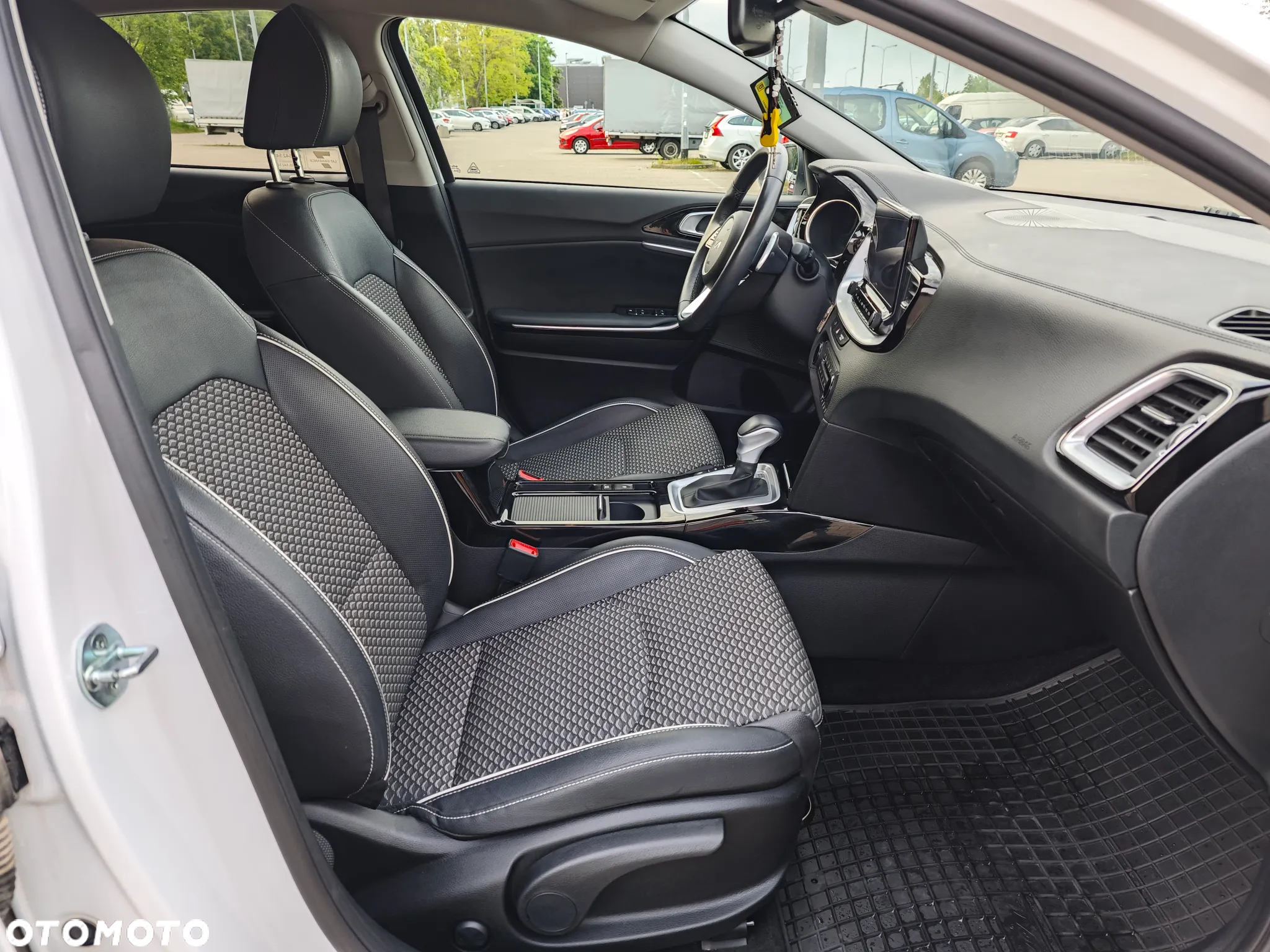 Kia XCeed 1.5 T-GDI Business Line DCT - 14