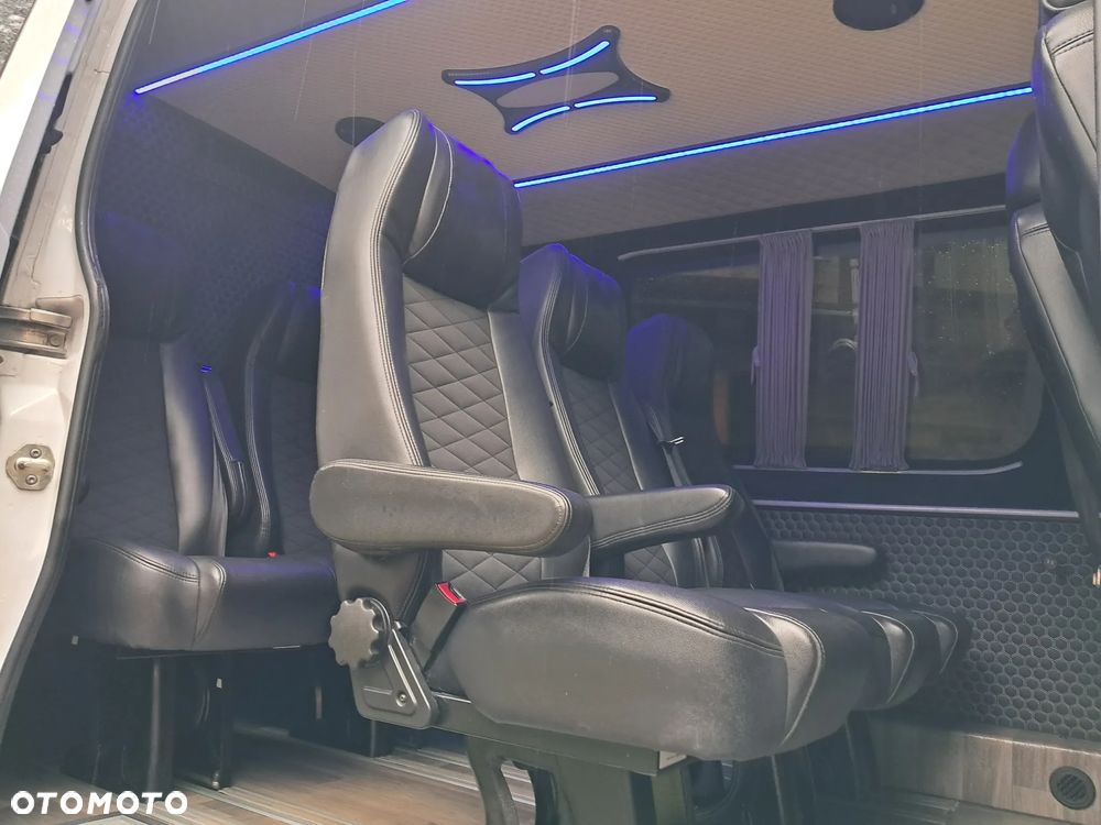 Mercedes-Benz Sprinter 907.221 - 16